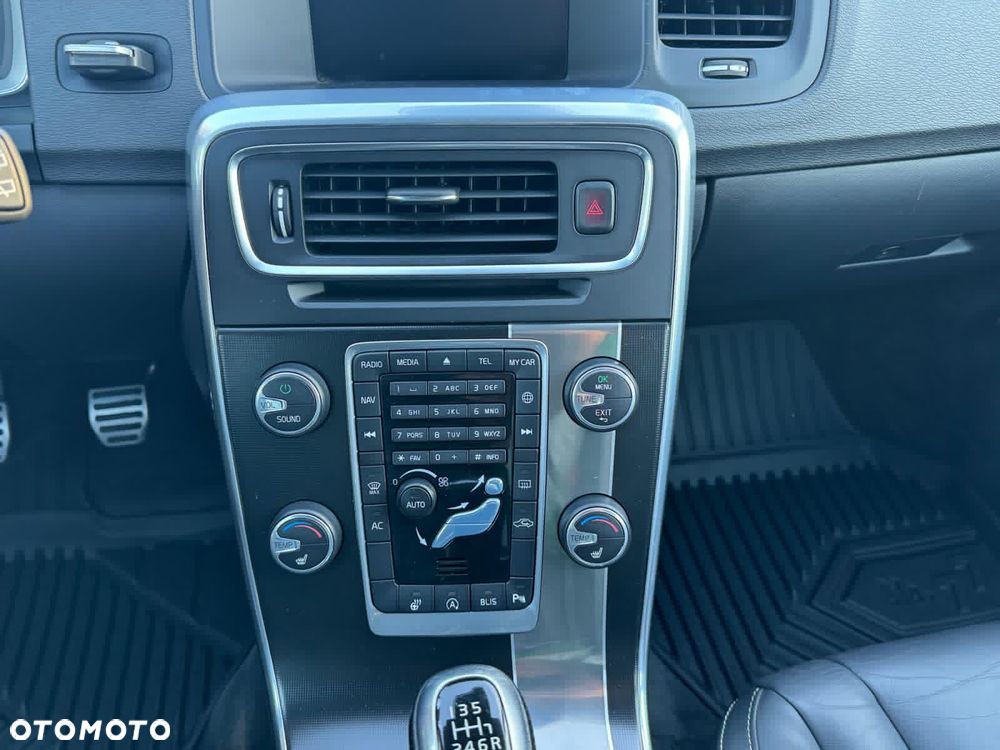 Volvo V60 D4 Drive-E R-Design Summum - 36