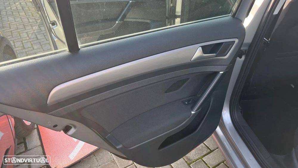 VW Golf 1.6 TDi Edition - 23