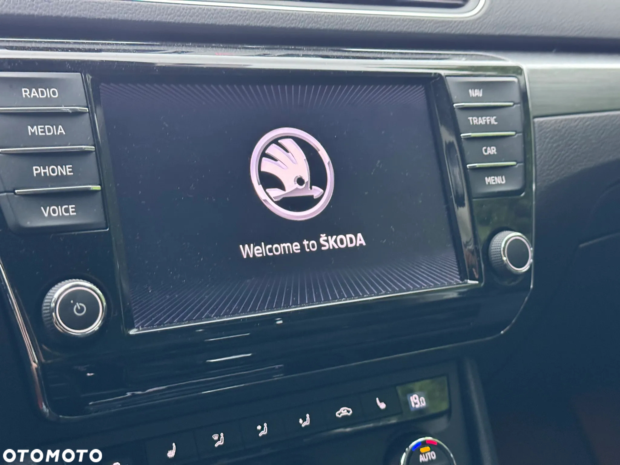 Skoda Superb 2.0 TDI Sportline DSG - 26