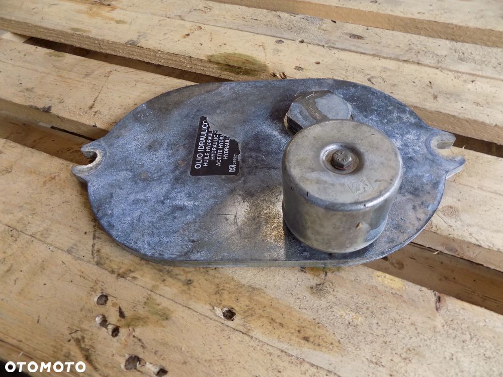 Merlo P 34.7 pokrywa odpowietrznik zbiornika hydrauliki - 2