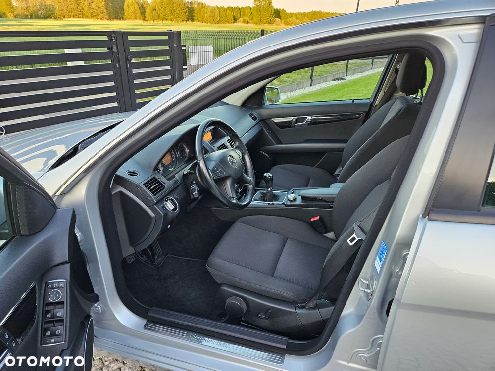 Mercedes-Benz Klasa C 200 CGI BlueEFFICIENCY Elegance - 10