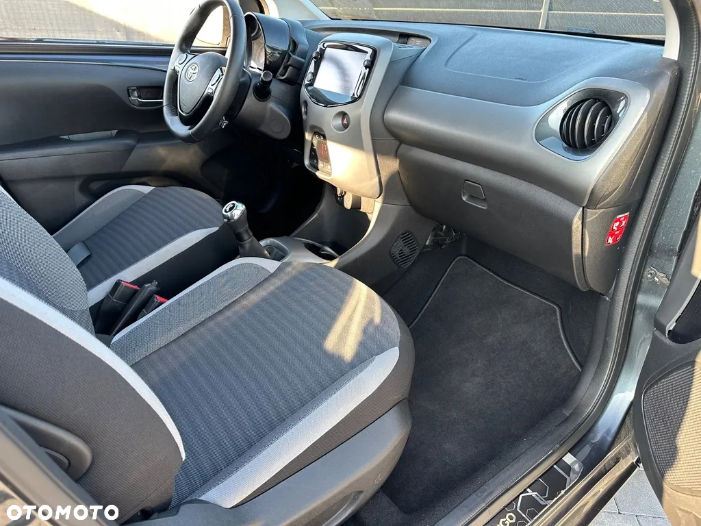 Toyota Aygo x-play connect - 9