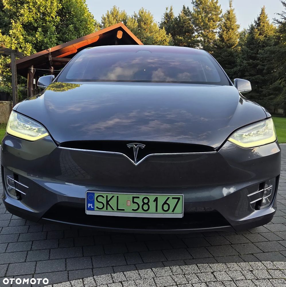 Tesla Model X - 10