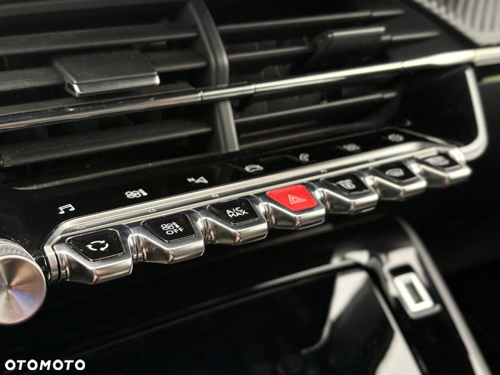 Peugeot 2008 PureTech 130 EAT8 GT - 27