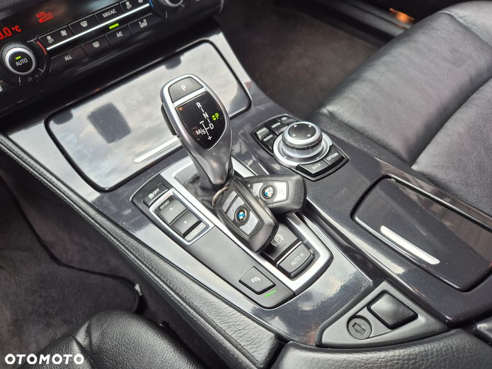BMW Seria 5 520i - 39