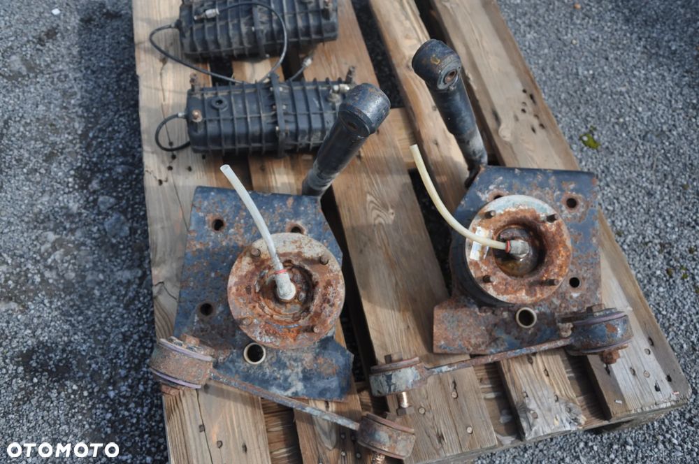 Amortyzacja kabiny poduszki pneumatyka Massey Ferguson 7480 6480 - 3
