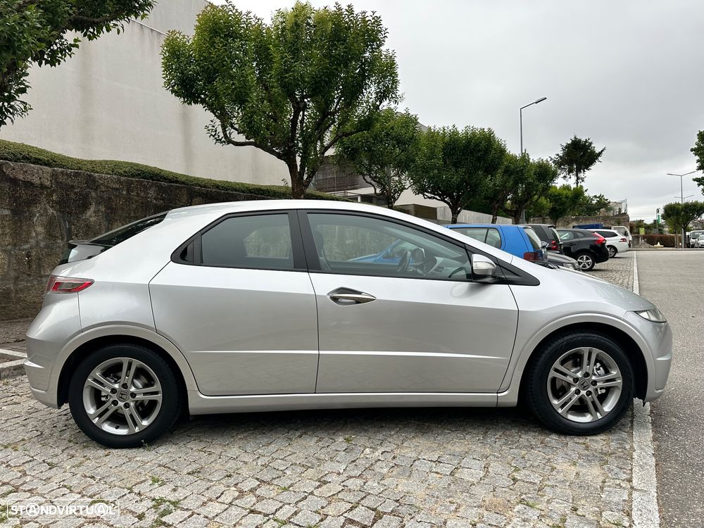 Honda Civic 1.4 i-VTEC Sport Edition - 9