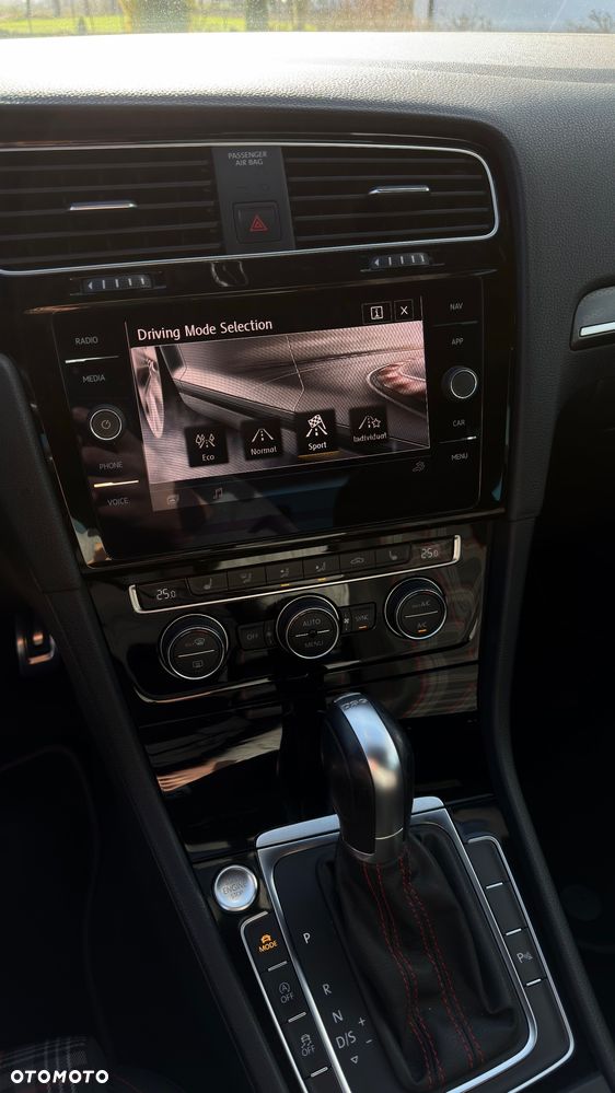 Volkswagen Golf - 16