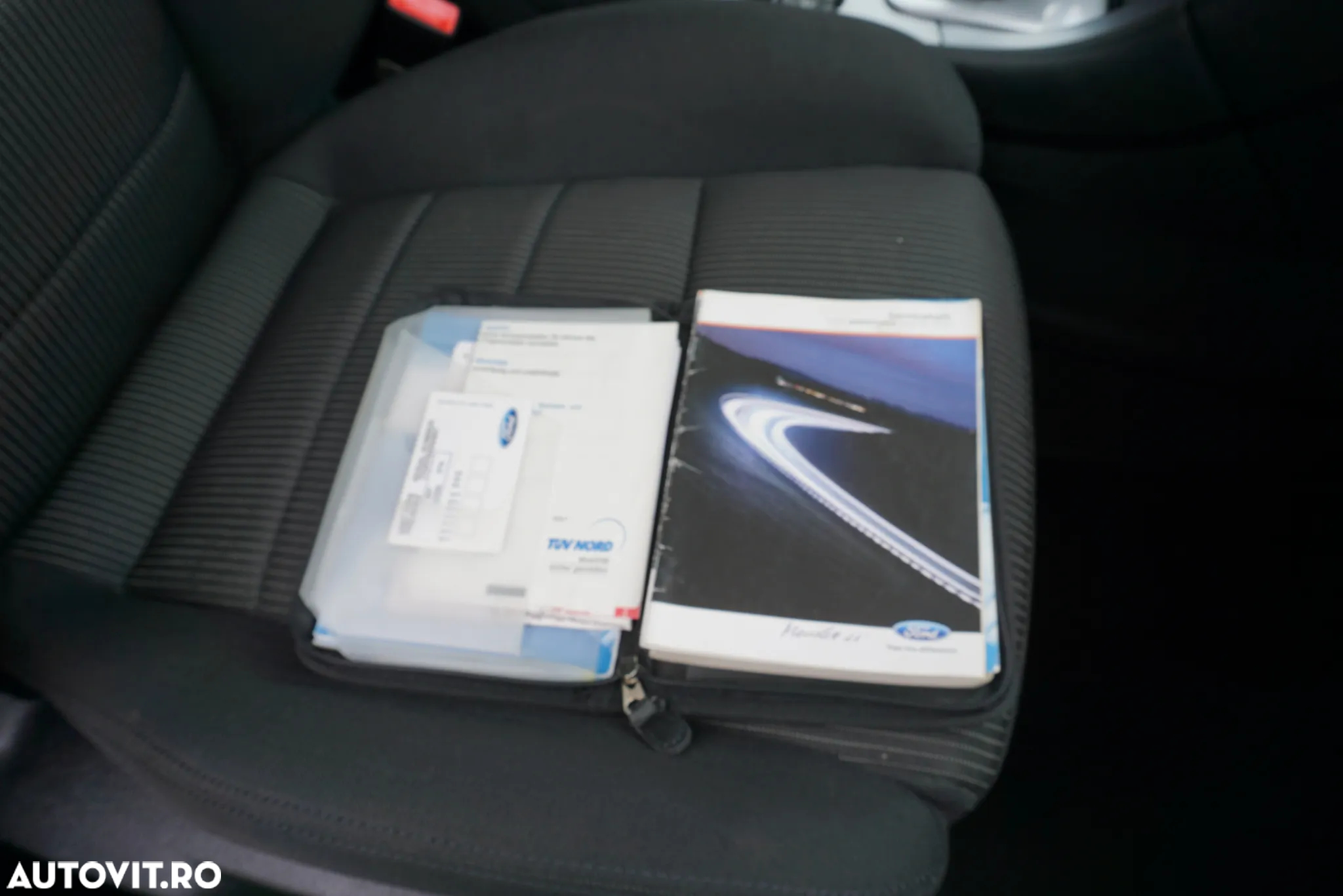 Ford Mondeo 2.0 EcoBoost Powershift Titanium - 30