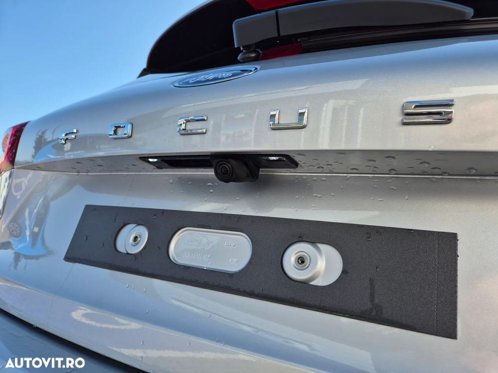 Ford Focus 1.0 EcoBoost 6MT MHEV Titanium X - 12