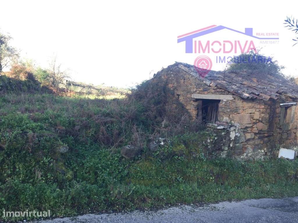 Terreno com ruína para recuperar - Grande imagem: 2/10