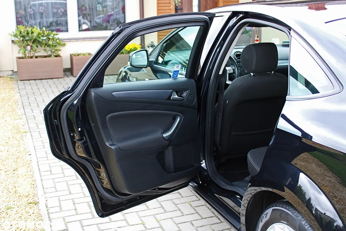 Ford Mondeo 2.0 TDCi Ambiente - 21
