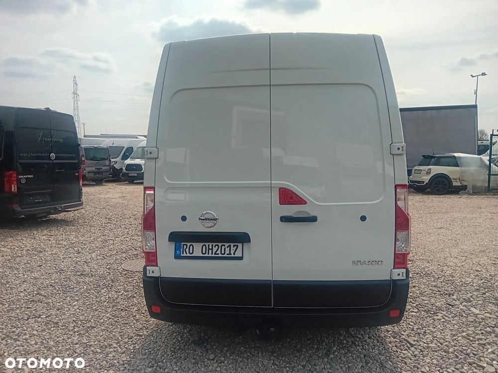 Nissan NV-4000 - 6
