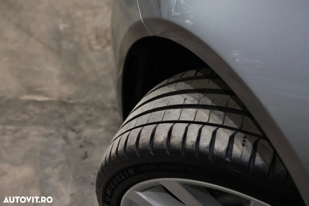 BMW Seria 5 520i Aut. Modern Line - 32