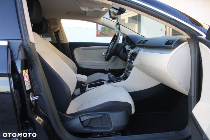 Volkswagen Passat CC - 31