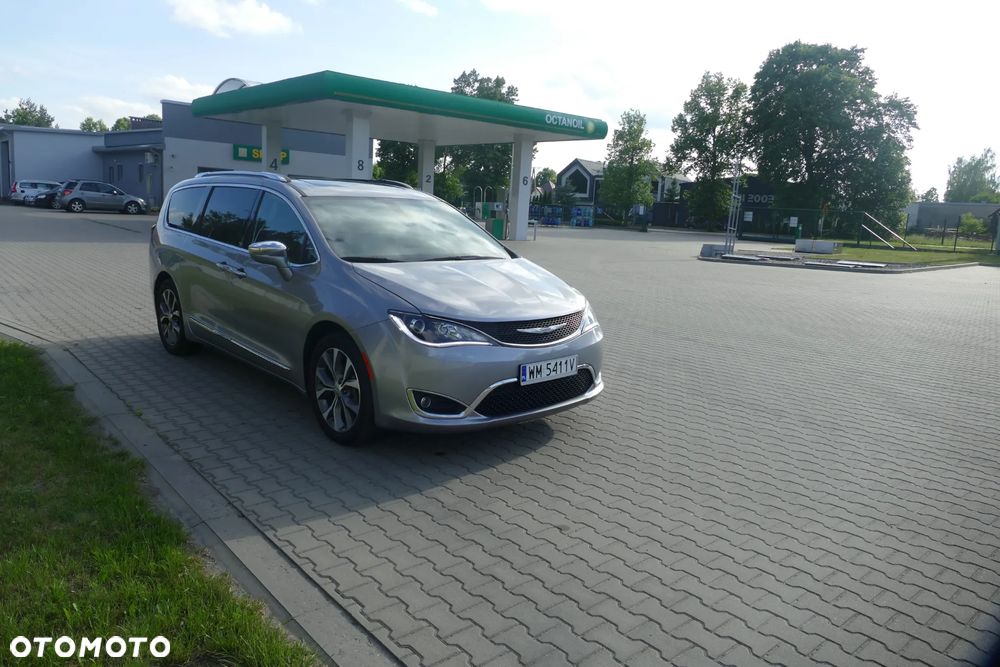 Chrysler Pacifica - 5