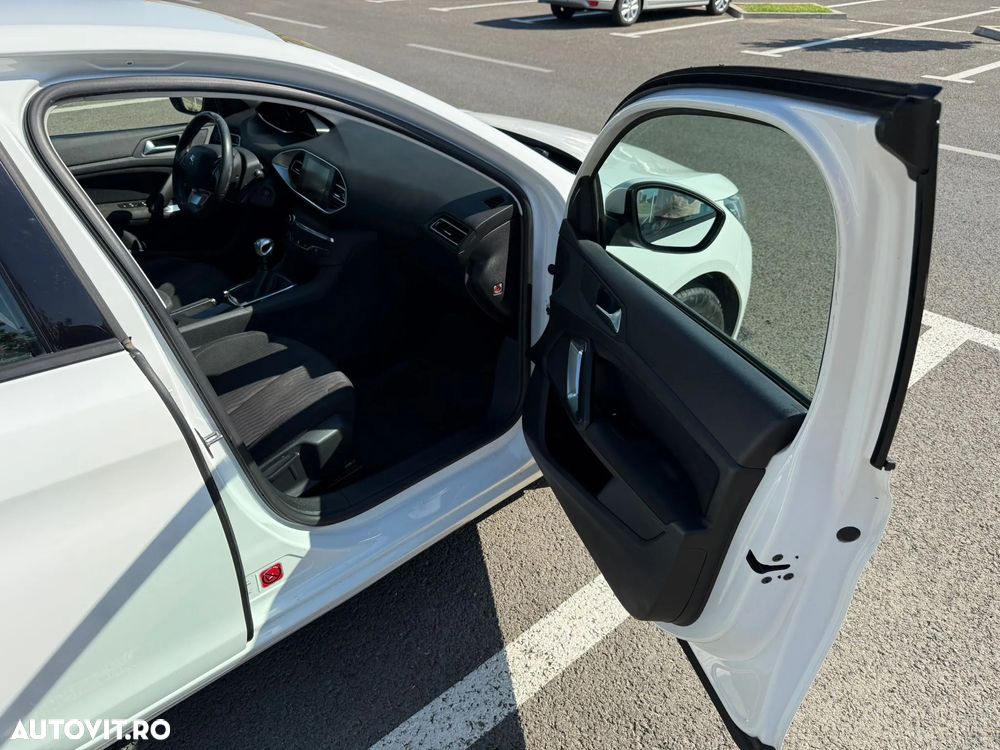 Peugeot 308 1.2 L PureTech Turbo Active - 14