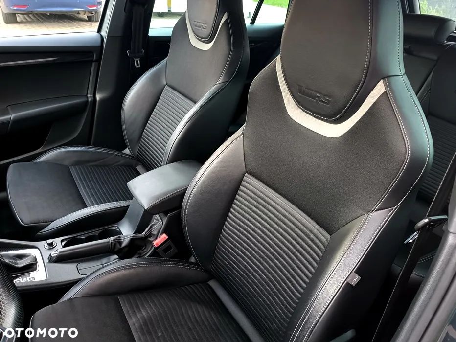 Skoda Octavia 2.0 TDI DSG RS - 25