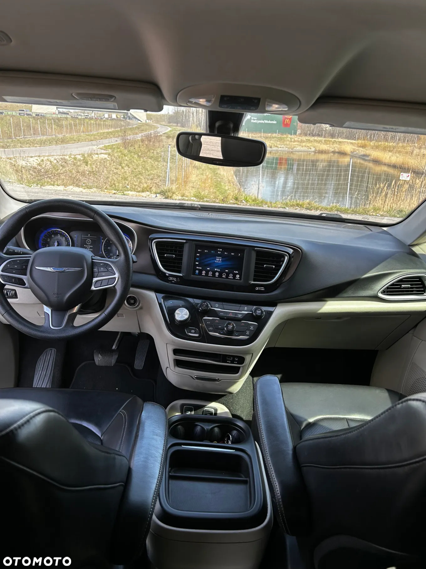 Chrysler Pacifica - 8
