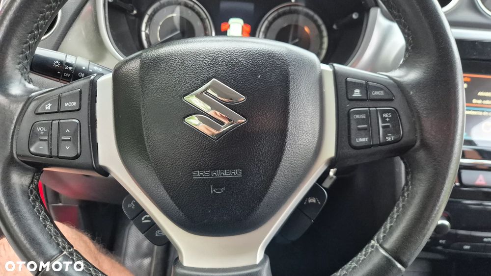 Suzuki Vitara 1.0 Boosterjet Premium 4WD - 18