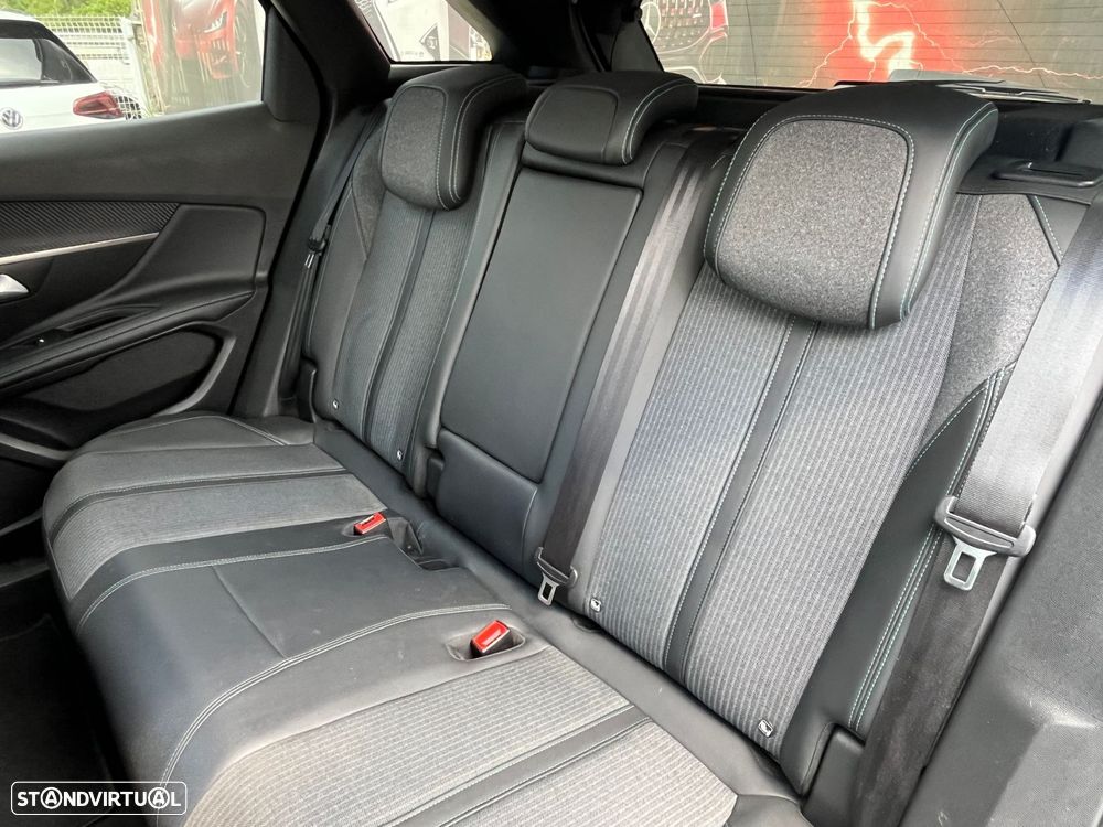 Peugeot 3008 225 e-EAT8 Allure - 43