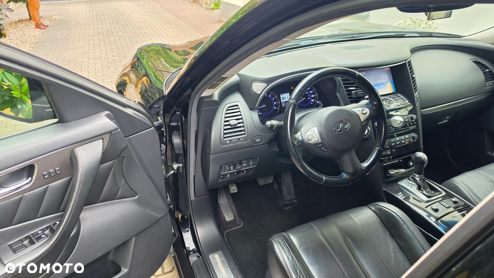Infiniti QX70 - 24