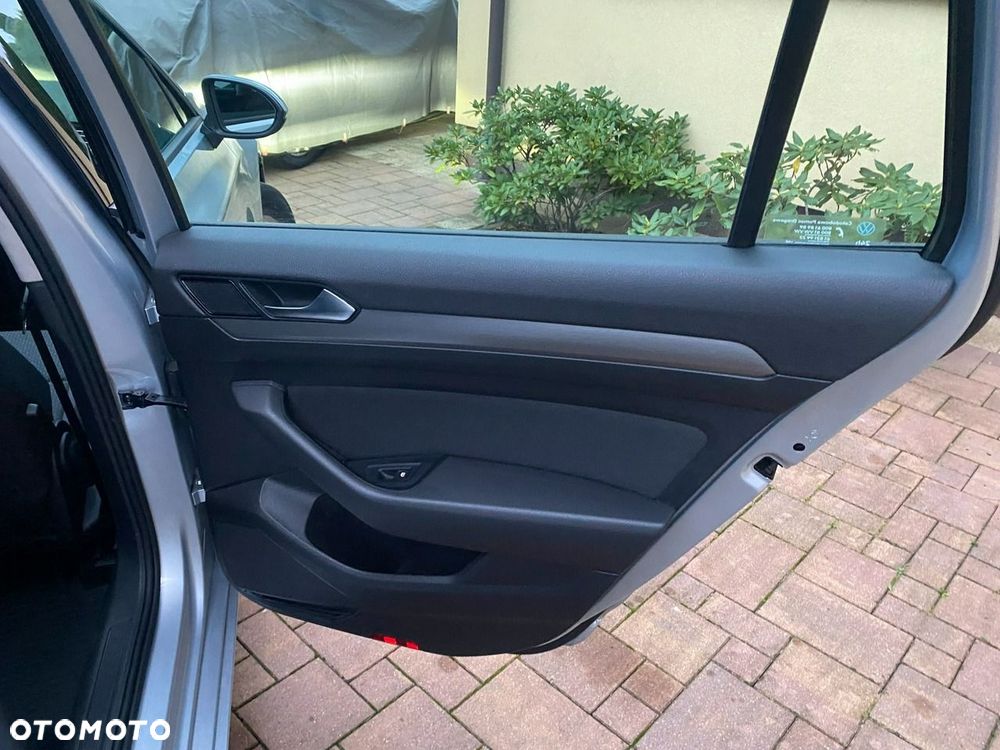Volkswagen Passat - 20