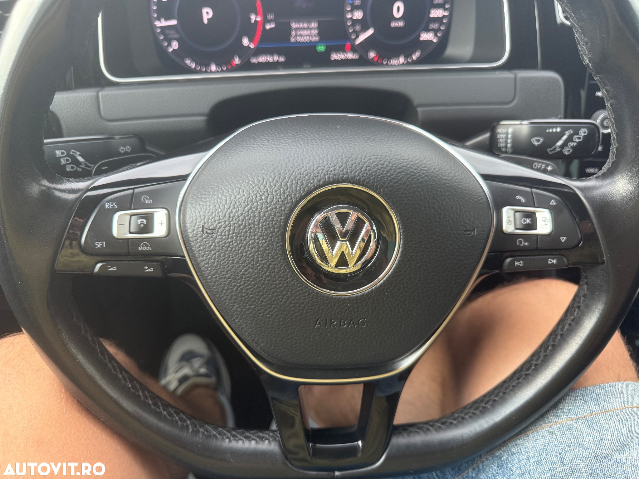 Volkswagen Golf - 22
