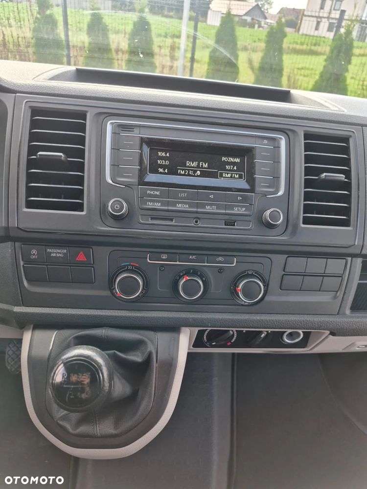 Volkswagen Caravelle - 34