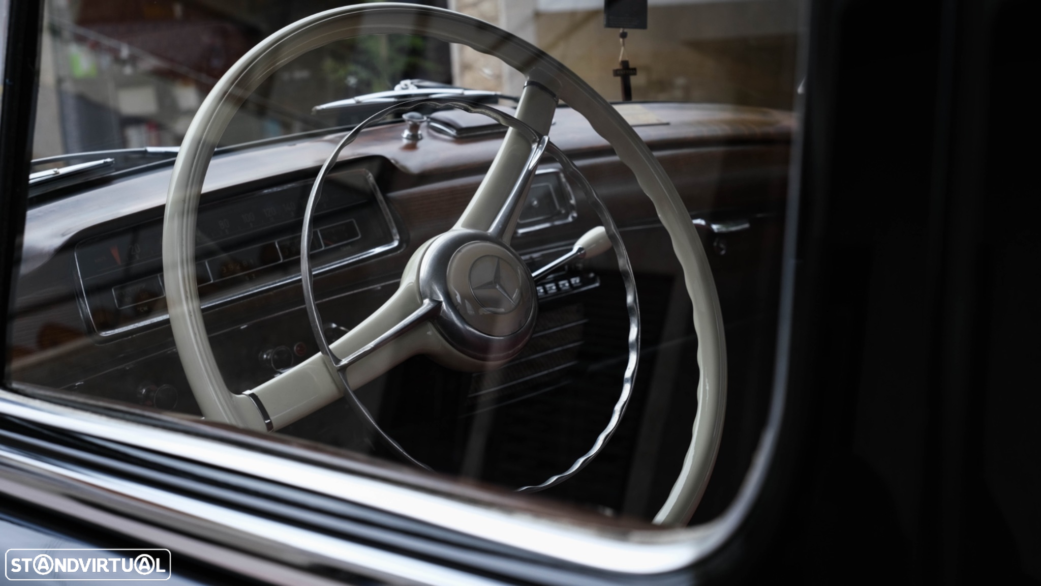 Mercedes-Benz 220 - 10
