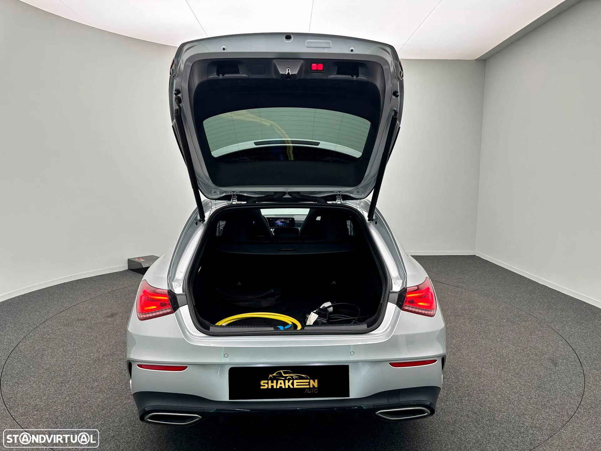 Mercedes-Benz CLA 250 e Shooting Brake AMG Line - 19