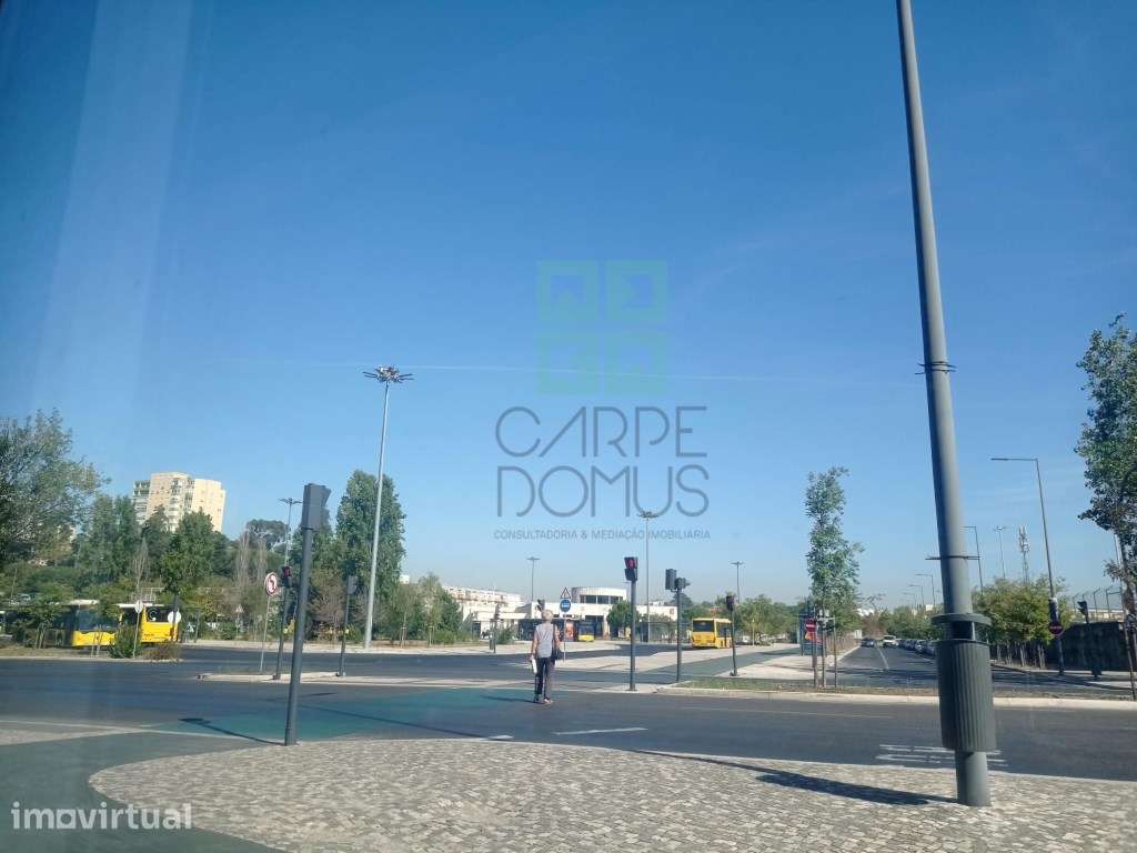 Espaço Comercial, com 4 estacionamentos, na Quinta do Bom Nome, Car...
