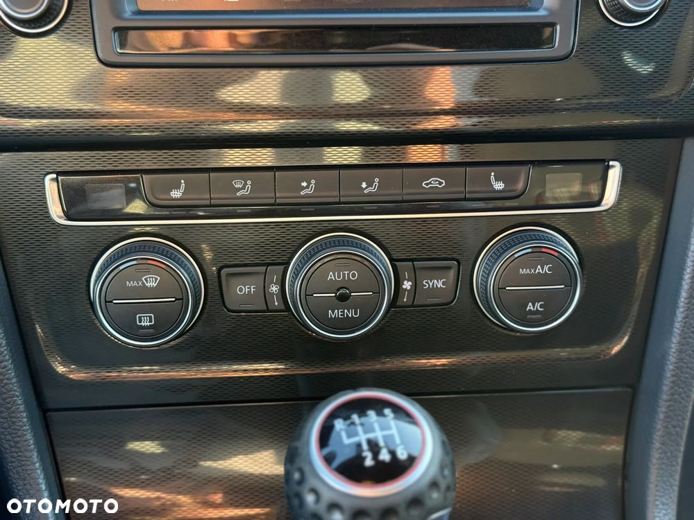 Volkswagen Golf - 24