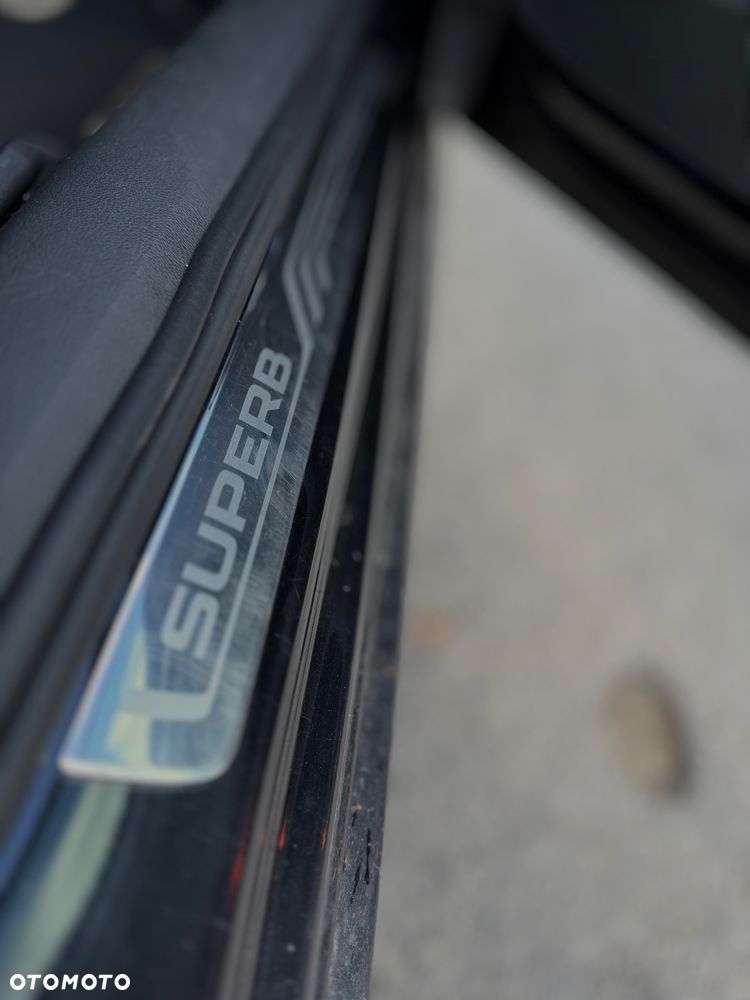 Skoda Superb 2.0 TDI Sportline DSG - 33