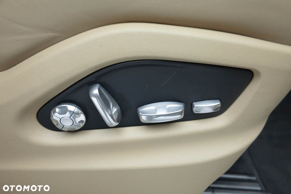 Porsche Cayenne - 33