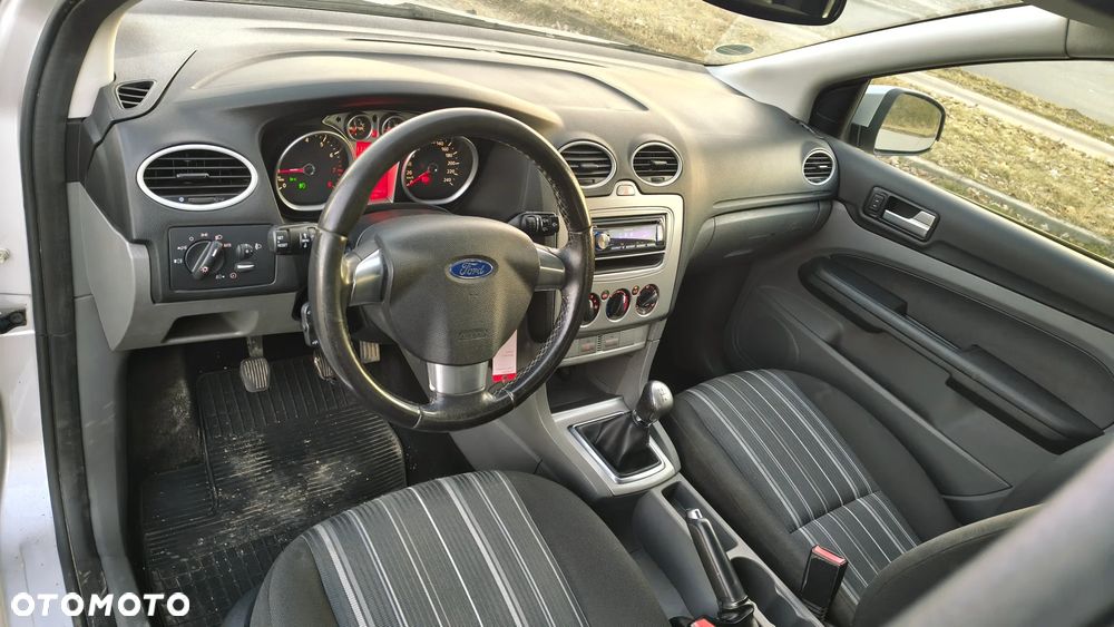 Ford Focus 1.6 16V Style - 11