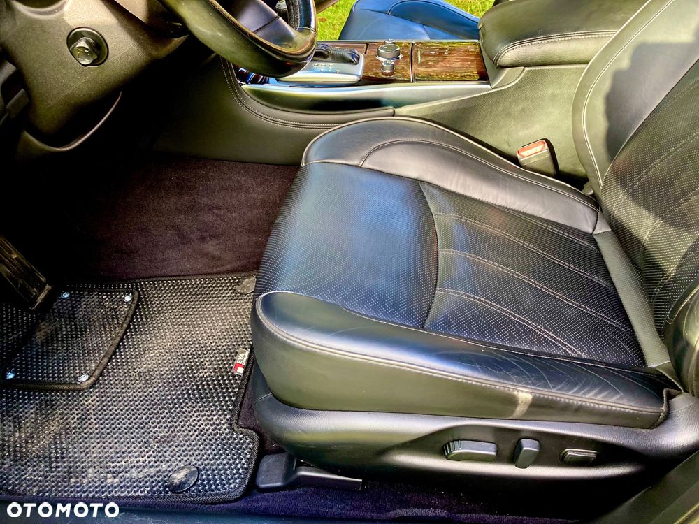 Infiniti Q70 - 13