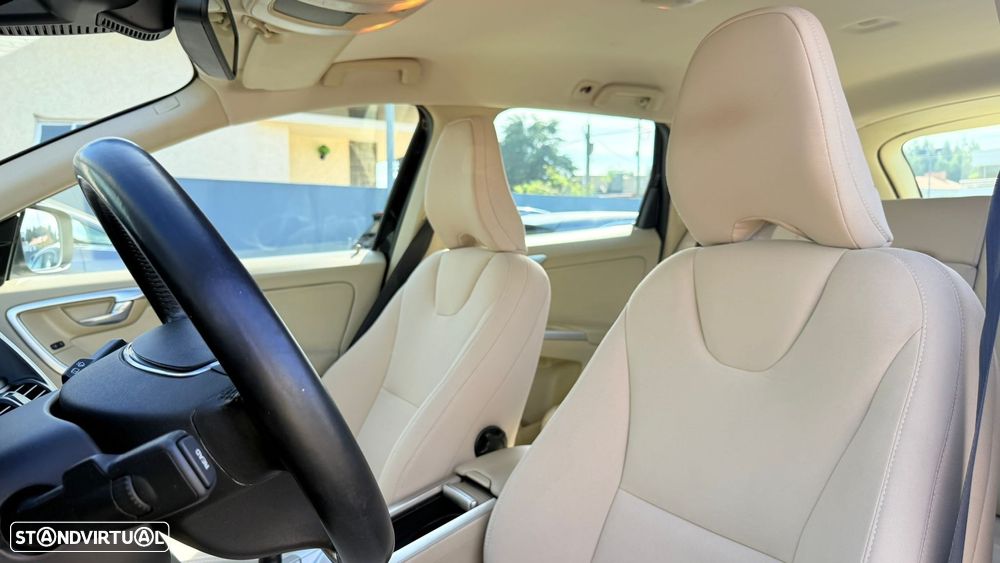 Volvo XC 60 2.0 D3 Drive Momentum - 11