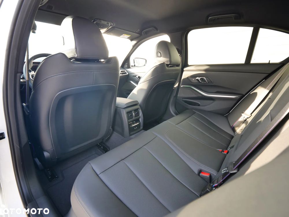 BMW Seria 3 330i xDrive M Sport sport - 29