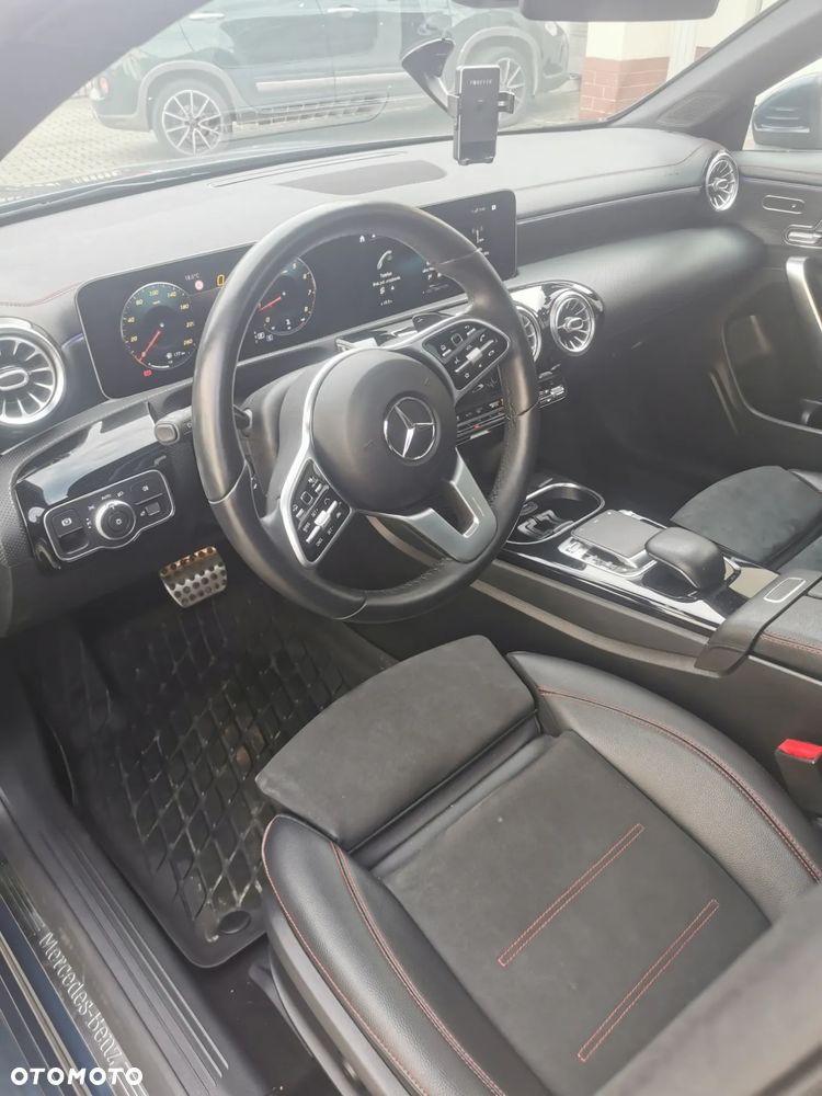 Mercedes-Benz CLA 250 4-Matic AMG Line 7G-DCT - 4