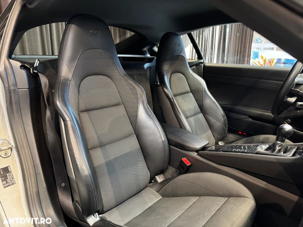 Porsche Cayman 718 T - 21