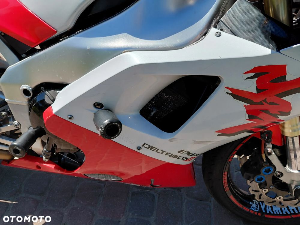 Yamaha R1 - 14