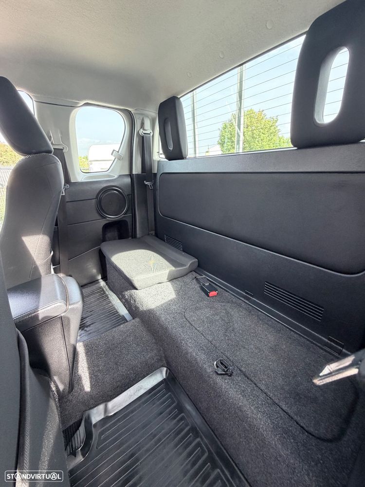 Toyota Hilux 2.4 D-4D 2WD CE - 20