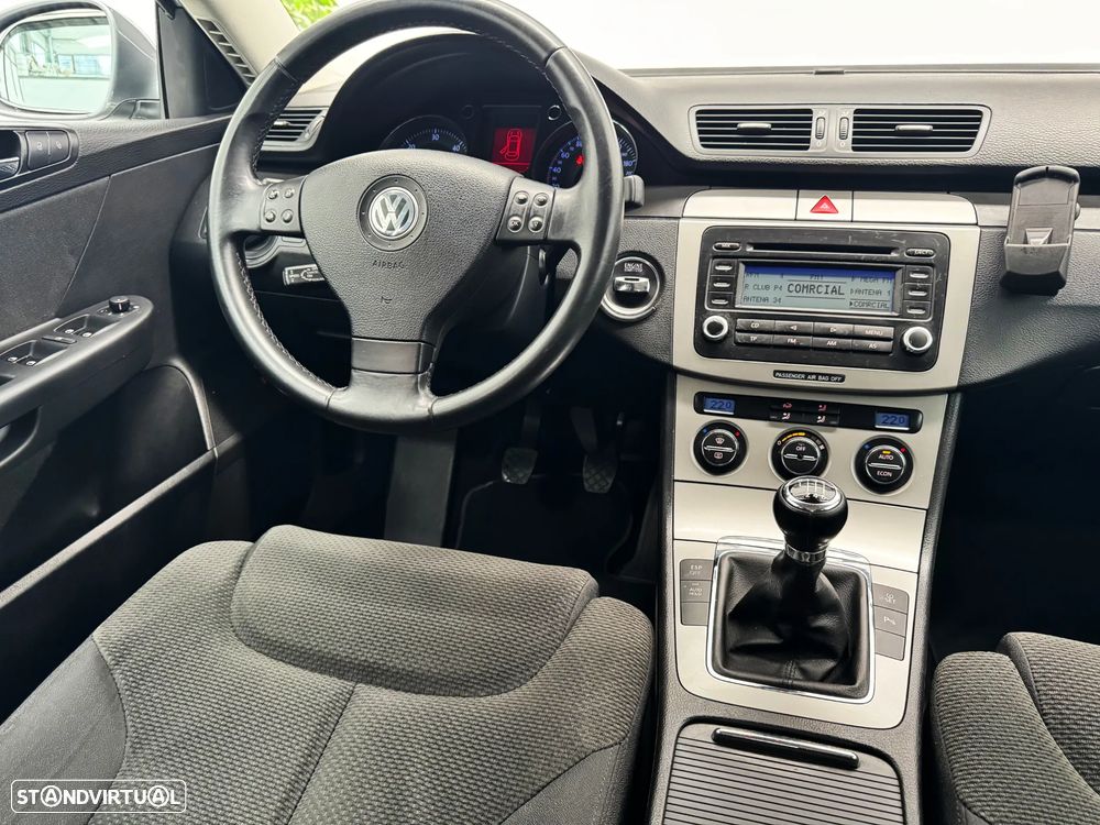 VW Passat 2.0 TDI Confortline - 19