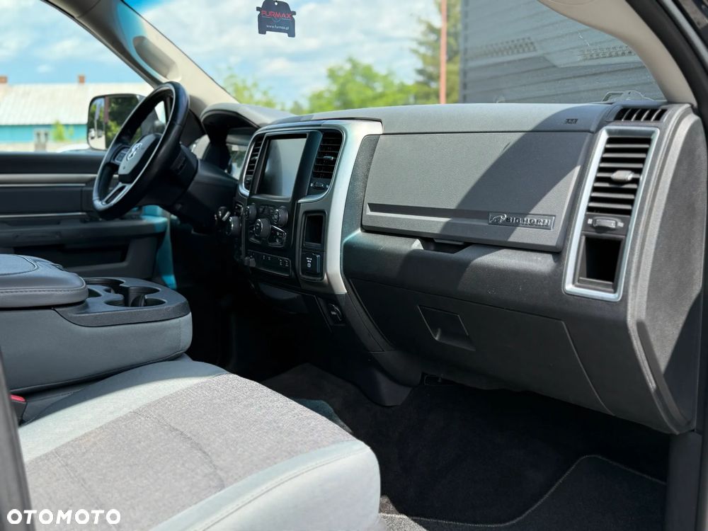 RAM 1500 Crew Cab Shortbed Bighorn - 32