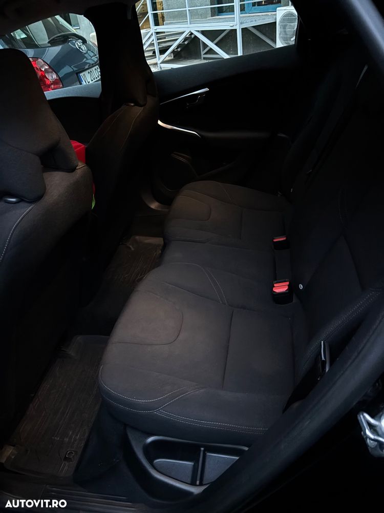 Volvo V40 D2 Momentum - 14