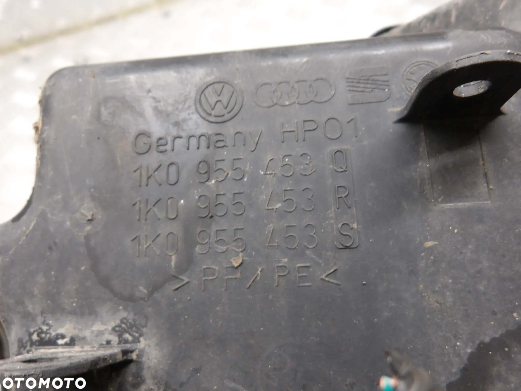 VW JETTA V 05-10  ZBIORNICZEK SPRYSKIWACZY 1K0955453 - 4