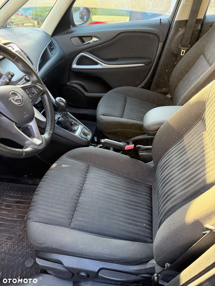 Opel Zafira - 10