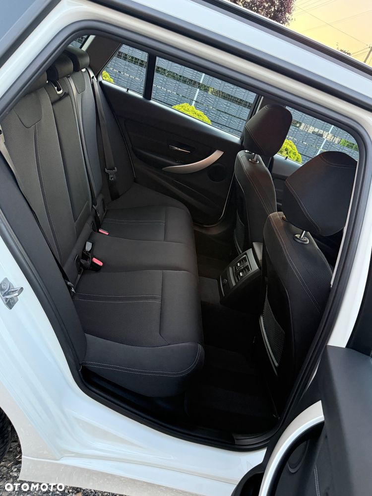 BMW Seria 3 320d xDrive - 11