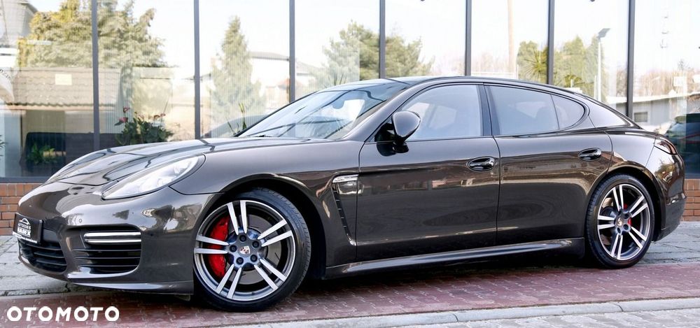 Porsche Panamera GTS PDK - 24